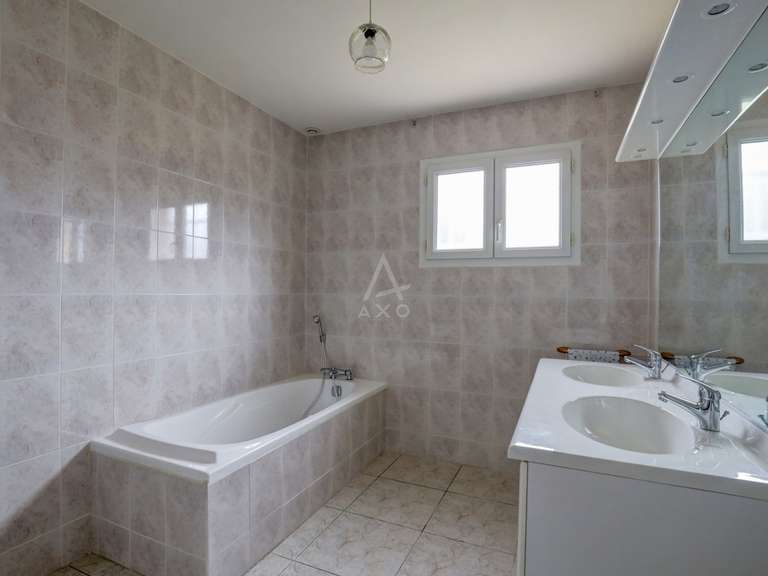 Maison Rouffiac-Tolosan - 3 chambres - 135m²
