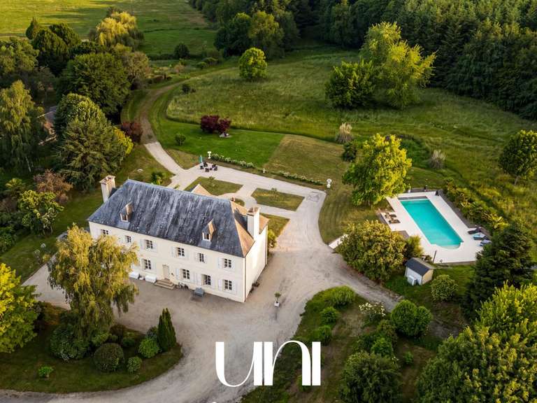 Maison Bacilly - 7 chambres - 485m²