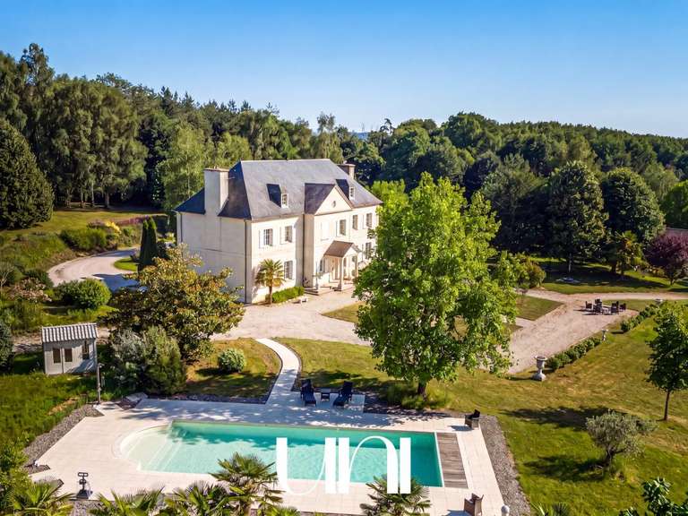 Maison Bacilly - 7 chambres - 485m²