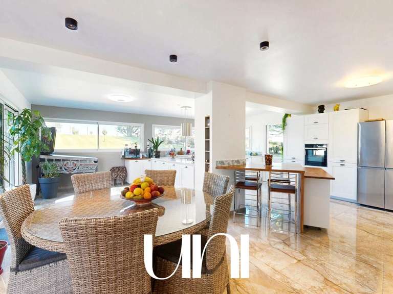 House Périers-sur-le-Dan - 5 bedrooms - 215m²
