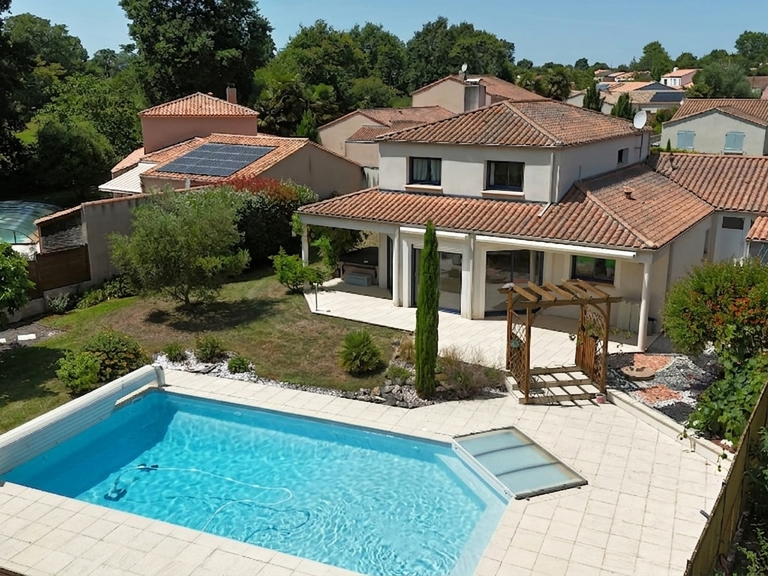 Maison La Roche-sur-Yon - 5 chambres - 188m²