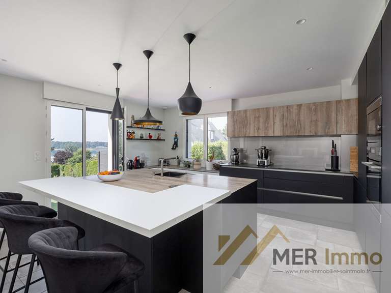 Maison Saint-Jouan-des-Guérets - 4 chambres - 208m²