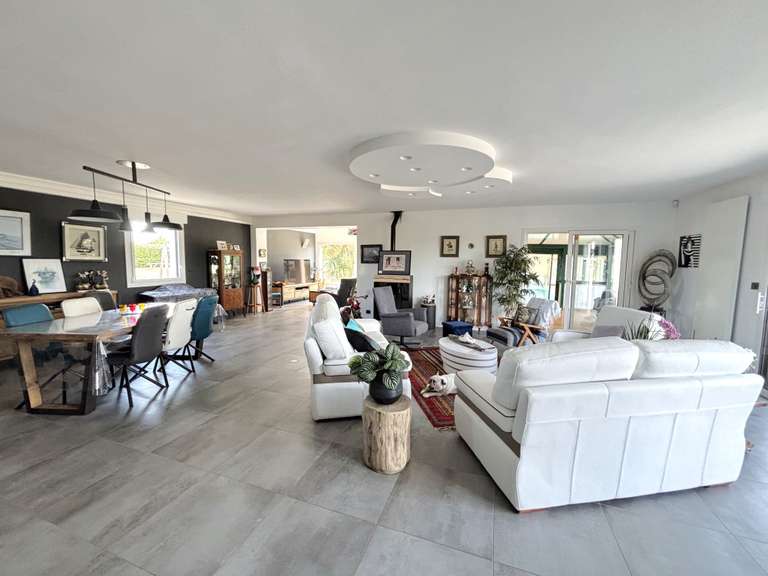 House Hillion - 6 bedrooms - 306m²
