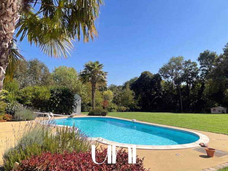 Maison Biéville-Beuville - 5 chambres - 295m²