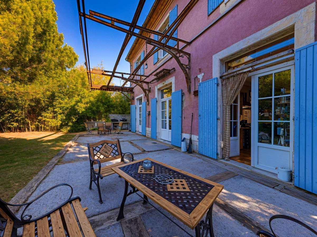 Maison Vic-le-Fesq