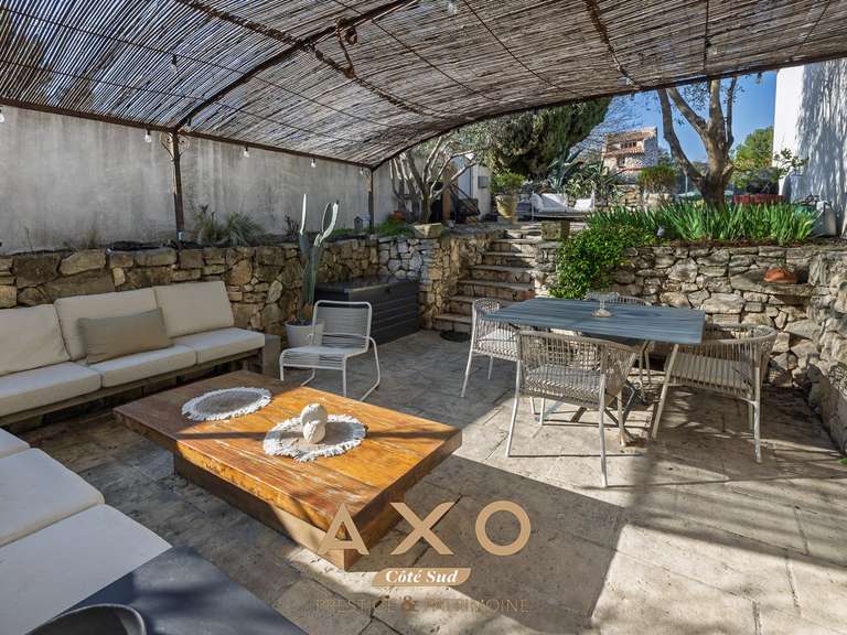 Maison Ventabren - 5 chambres - 247m²