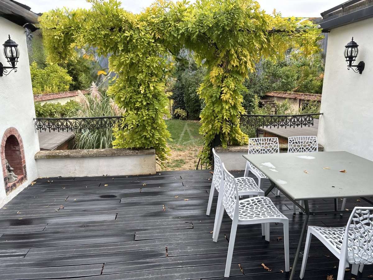 Maison Ay