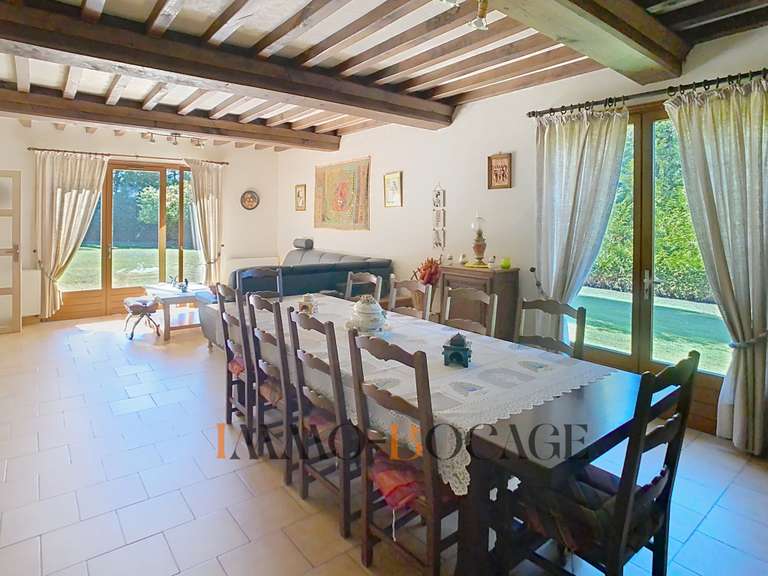 Maison Évrecy - 5 chambres - 196m²