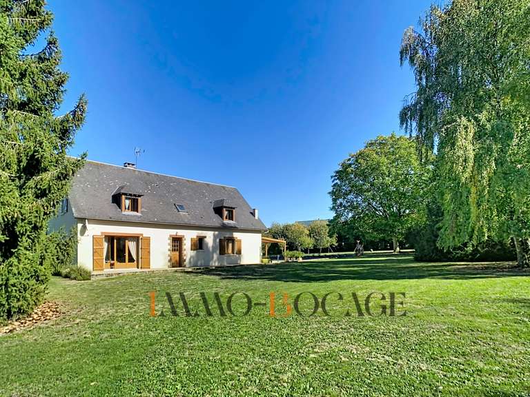 Maison Évrecy - 5 chambres - 196m²