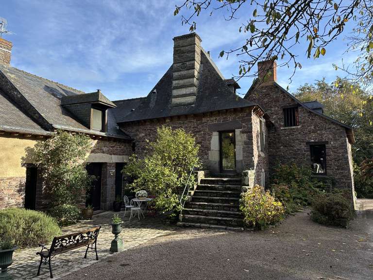 Maison Montfort-sur-Meu - 5 chambres - 350m²