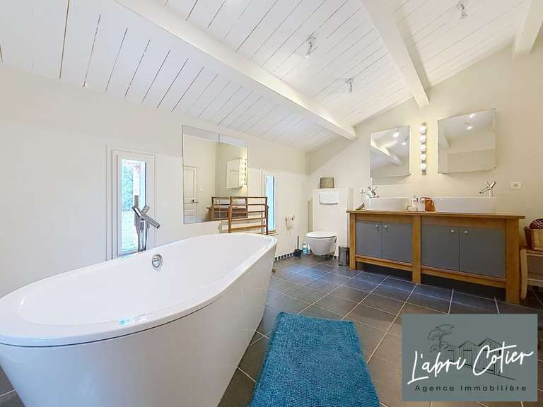 Maison Saint-Hilaire-de-Riez - 4 chambres - 217m²