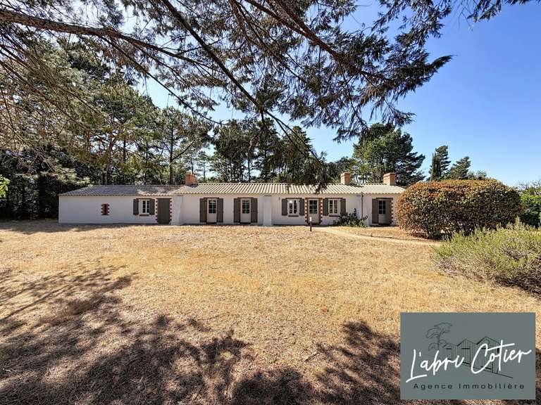 Maison Saint-Hilaire-de-Riez - 4 chambres - 217m²