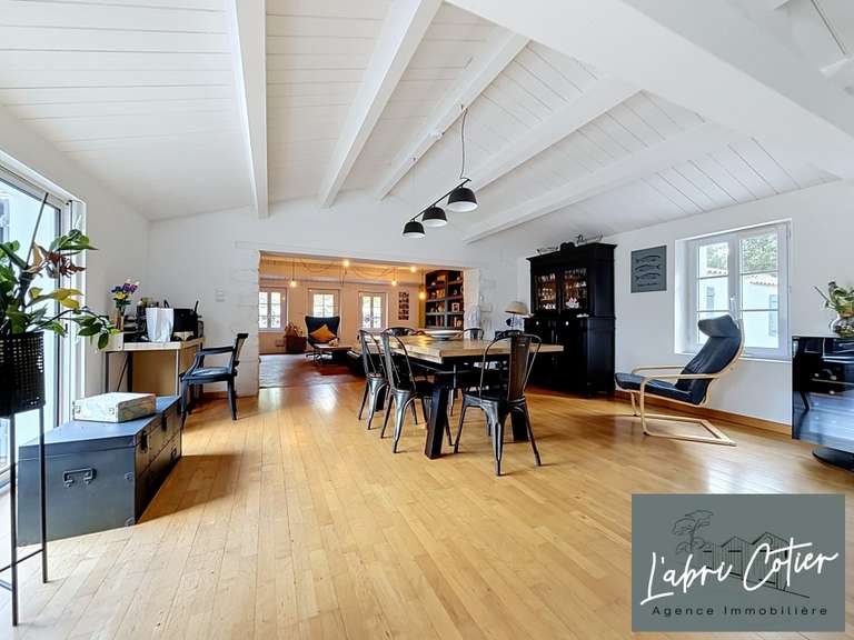 Maison Saint-Hilaire-de-Riez - 4 chambres - 217m²