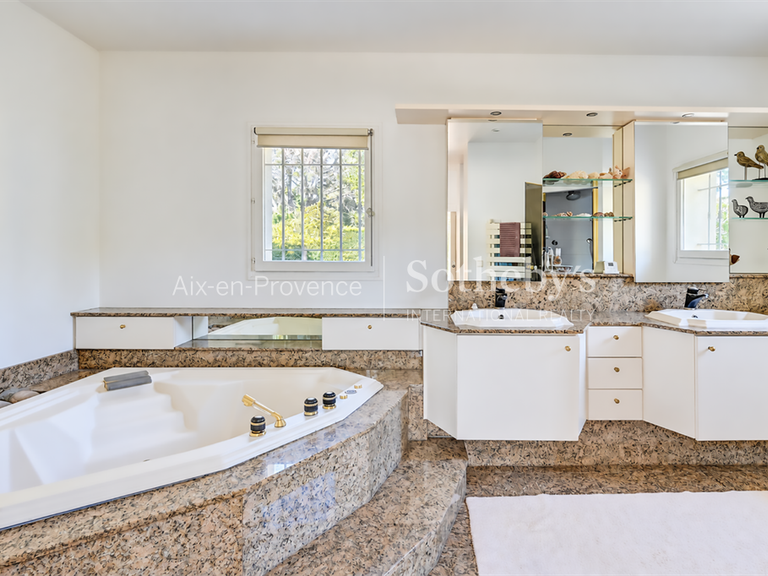House Aix-en-Provence - 5 bedrooms - 280m²