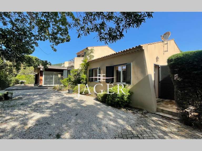 Villa Sainte-Maxime - 5 chambres - 300m²