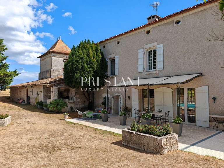 Maison Angoulême - 7 chambres - 310m²