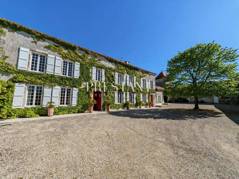 Maison Angoulême - 7 chambres - 310m²