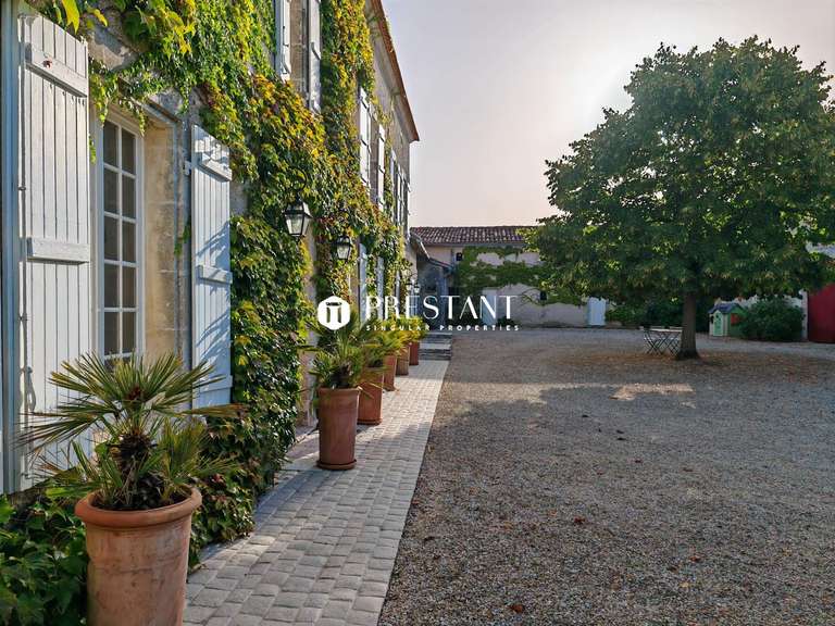 Maison Angoulême - 7 chambres - 310m²