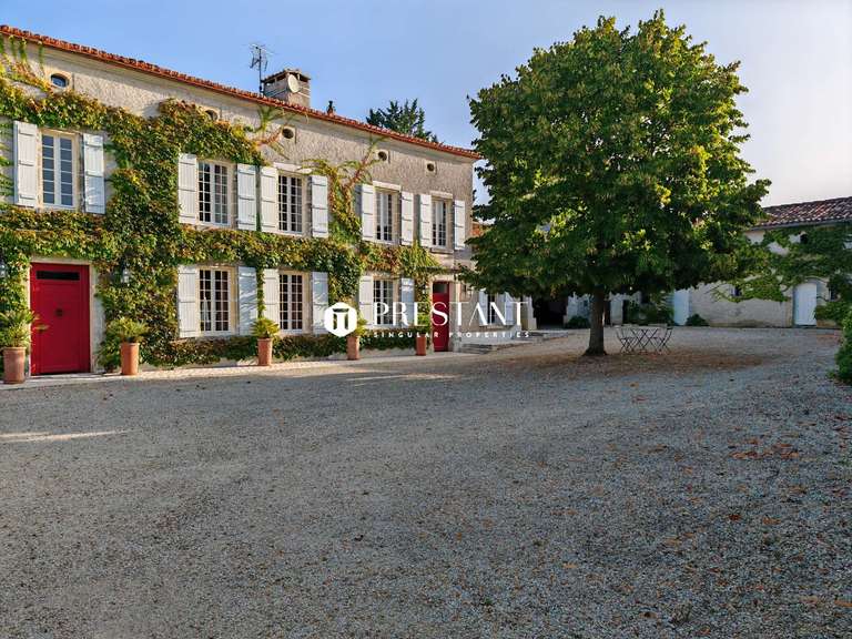 Maison Angoulême - 7 chambres - 310m²