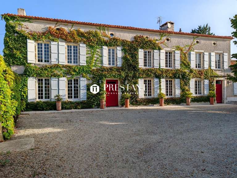 Maison Angoulême - 7 chambres - 310m²