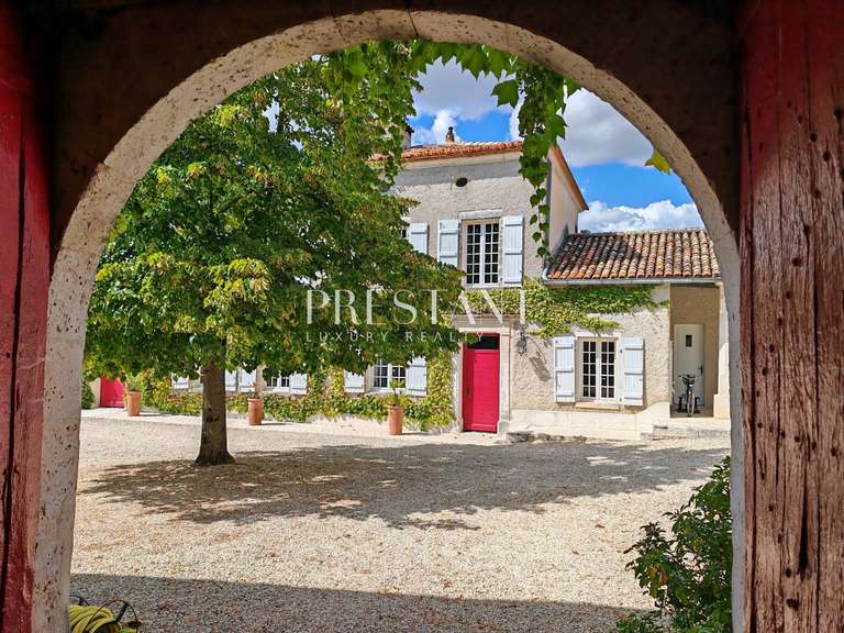 Maison Angoulême - 7 chambres - 310m²
