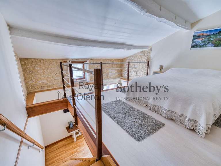 Maison Saint-Dizant-du-Gua - 5 chambres - 246m²