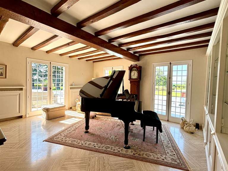 House Saint-Cyran-du-Jambot - 10 bedrooms - 640m²