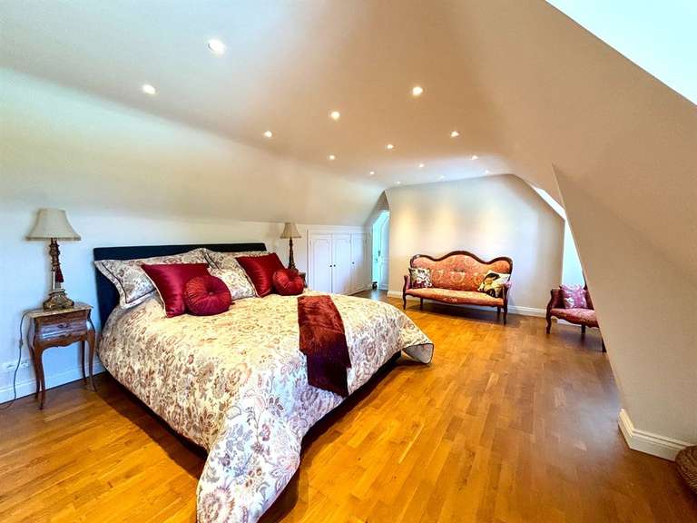 House Saint-Cyran-du-Jambot - 10 bedrooms - 640m²