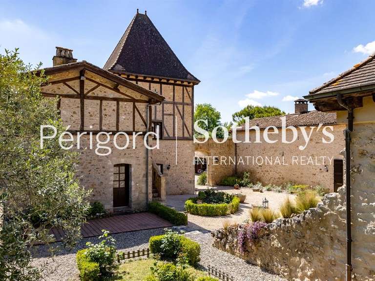 Maison Villeneuve-sur-Lot - 8 chambres - 875m²
