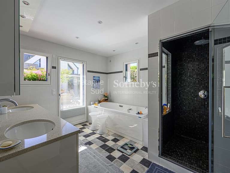Maison Plonéour-Lanvern - 530m²