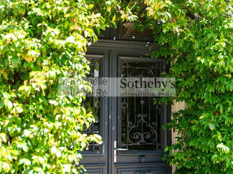 Maison Aigrefeuille-d'Aunis - 11 chambres - 715m²