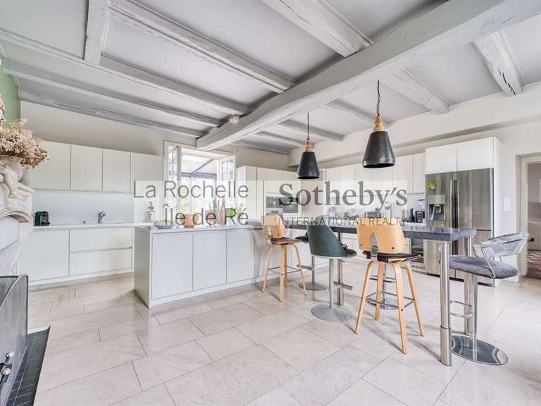 Maison Aigrefeuille-d'Aunis - 11 chambres - 715m²