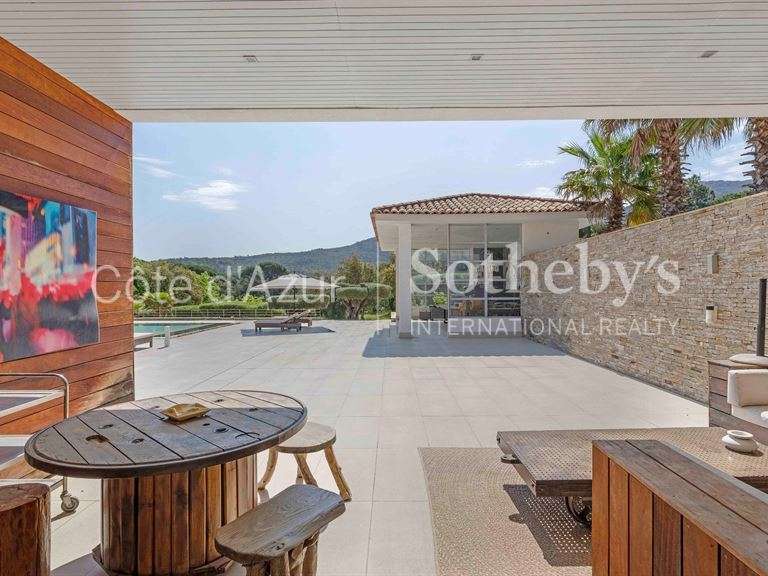 Maison Plan-de-la-Tour - 7 chambres - 385m²