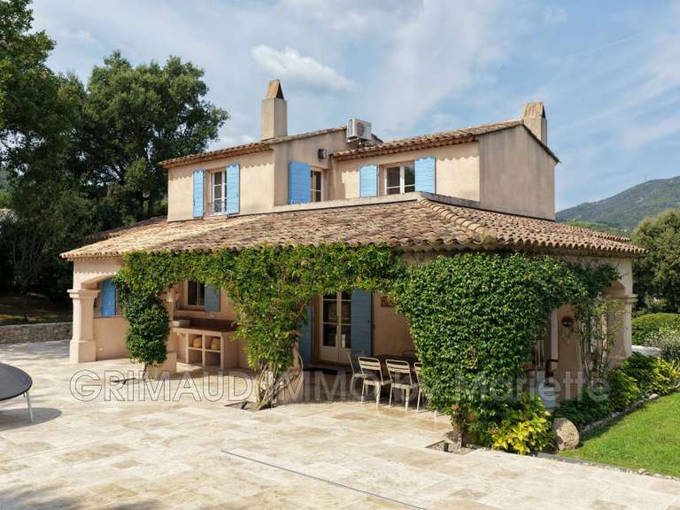 Villa Plan-de-la-Tour - 4 chambres - 131m²