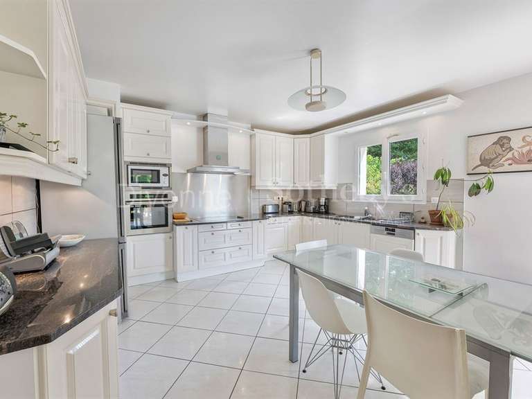 House Moëns - 6 bedrooms - 320m²