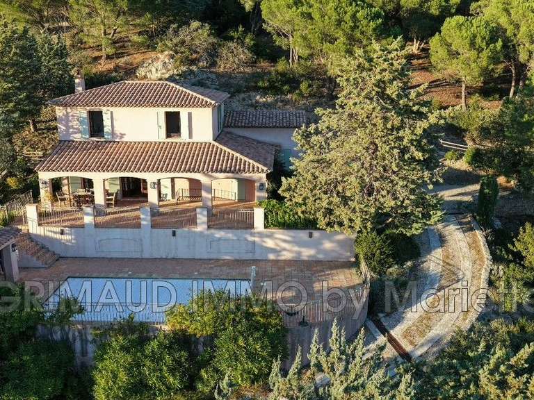 Villa Plan-de-la-Tour - 3 chambres - 124m²