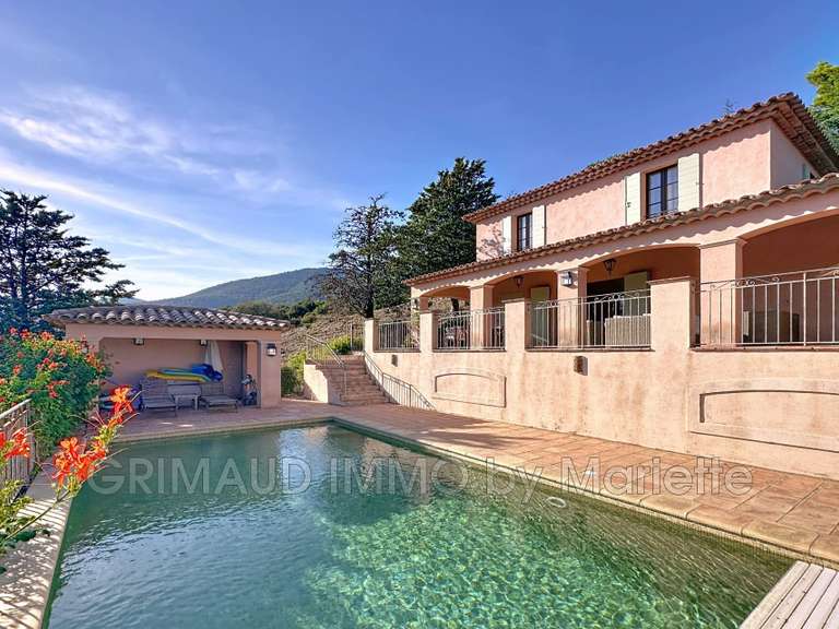 Villa Plan-de-la-Tour - 3 chambres - 124m²