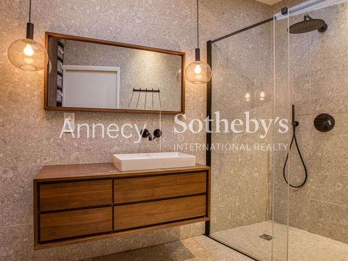 Maison Annecy-le-Vieux - 4 chambres - 288m²