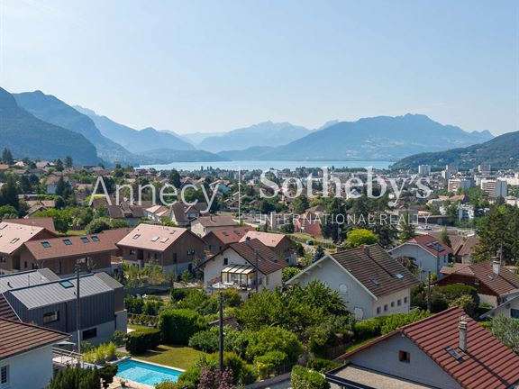Maison Annecy-le-Vieux - 4 chambres - 288m²