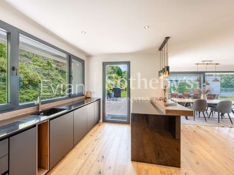 House Neuvecelle - 4 bedrooms - 276m²