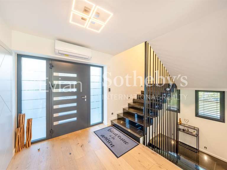 House Neuvecelle - 4 bedrooms - 270m²
