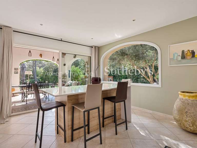 Maison Saint-Marc-Jaumegarde - 4 chambres - 220m²