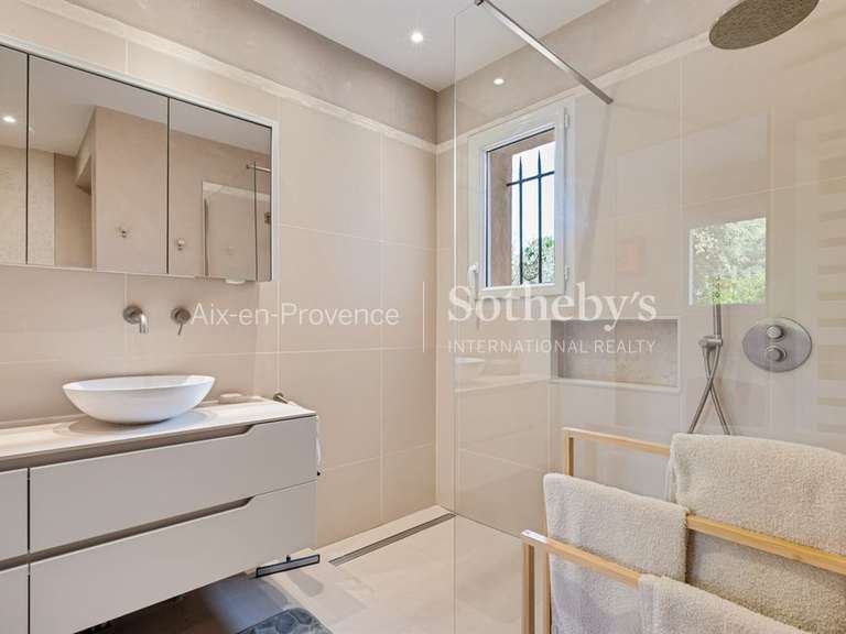 Maison Saint-Marc-Jaumegarde - 4 chambres - 220m²