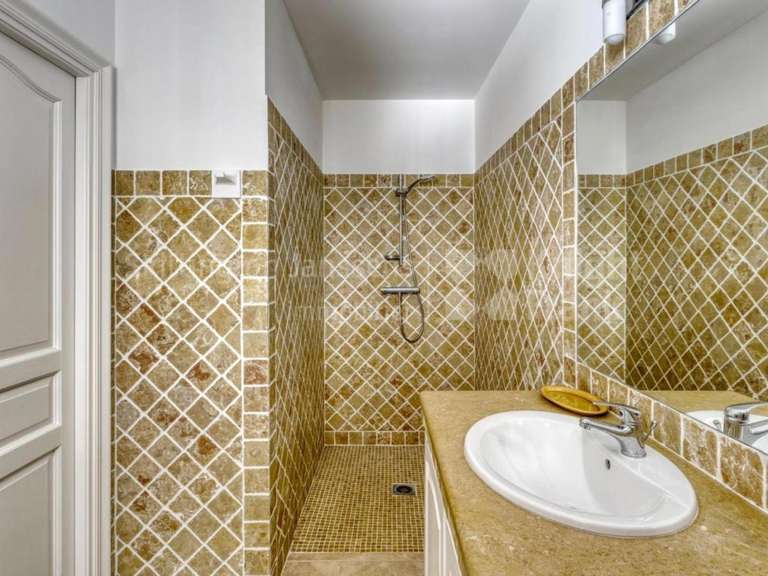 Maison Draguignan - 3 chambres - 252m²