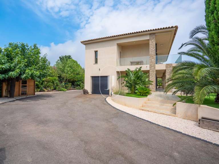 Villa Sainte-Maxime - 4 bedrooms - 180m²