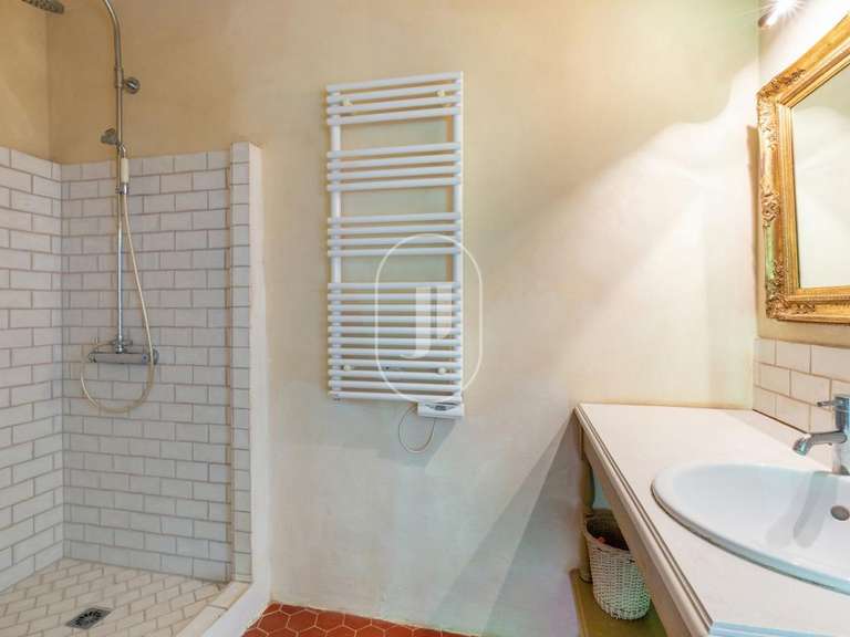 Maison Saint-Antonin-du-Var - 5 chambres - 230m²