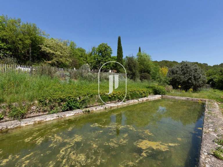 Maison Saint-Antonin-du-Var - 5 chambres - 230m²