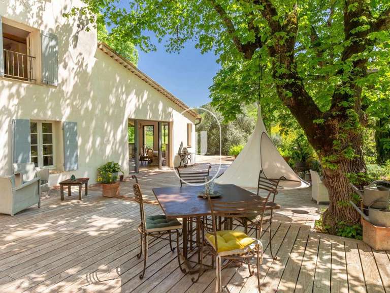 Maison Saint-Antonin-du-Var - 5 chambres - 230m²