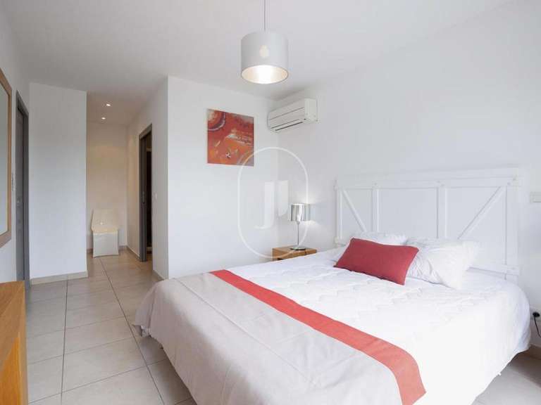 Villa Saint-Saturnin-lès-Apt - 4 bedrooms - 157m²