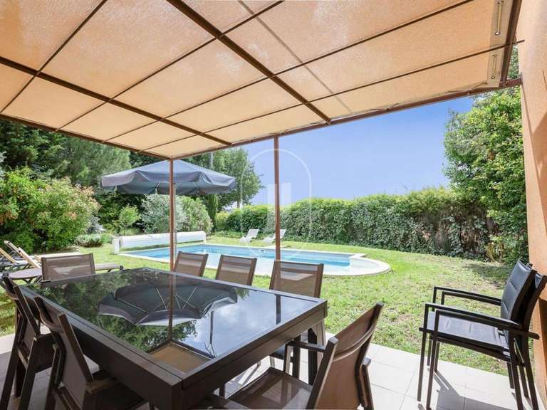 Villa Saint-Saturnin-lès-Apt - 4 bedrooms - 157m²